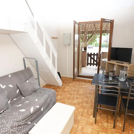 Petite Maison Avec Terrasse En Bord De