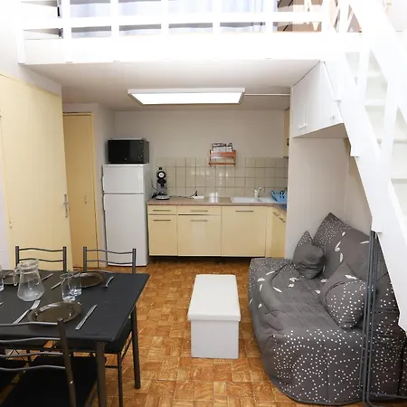 Dom wakacyjny Petite Maison Avec Terrasse En Bord De